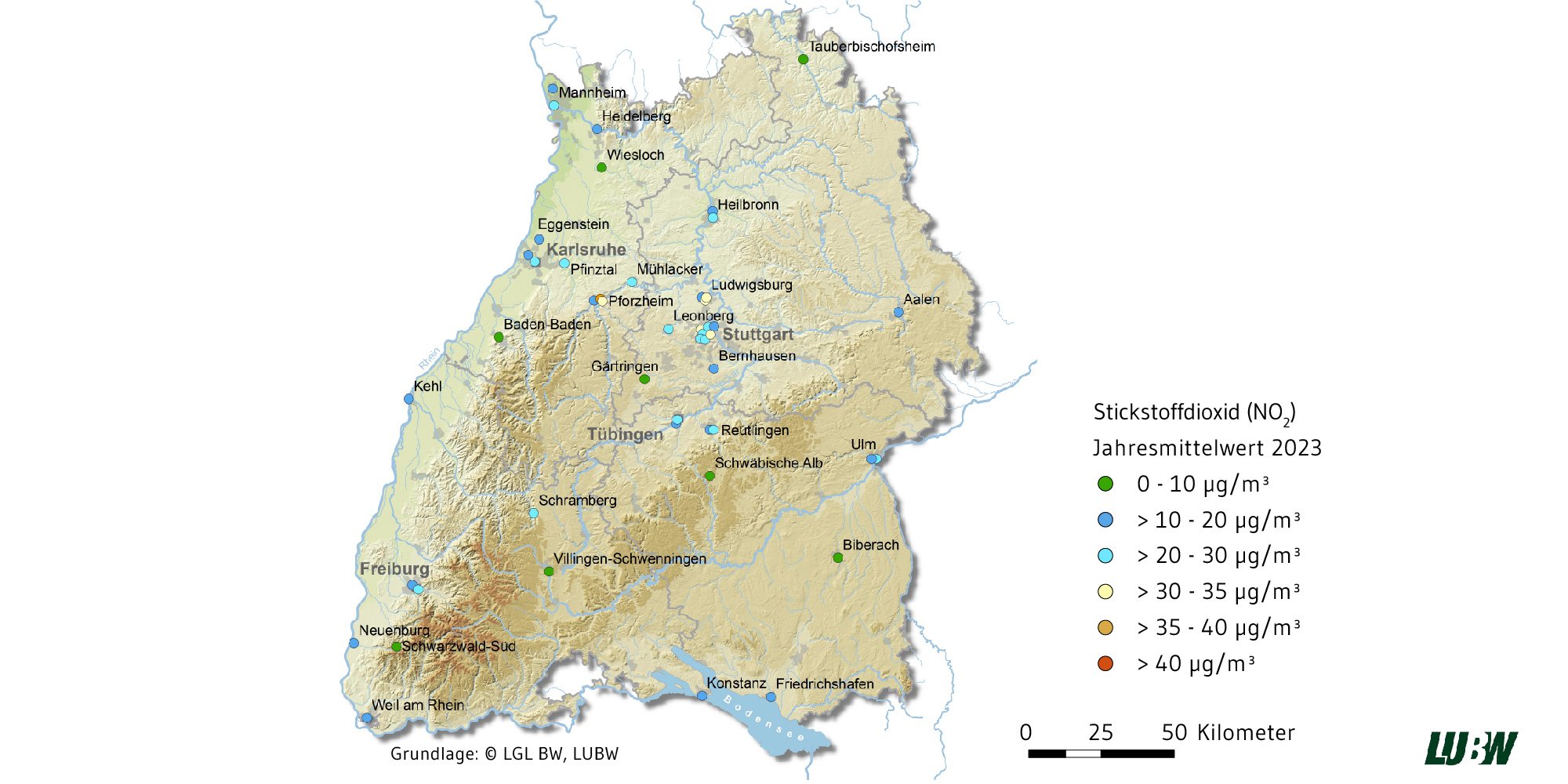 In einer Karte von Baden-Württemberg werden für alle Messstellen die Jahresmittelwerte für Stickstoffdioxid im Jahr 2023 dargestellt: Die Darstellung erfolgt entsprechend des Messergebnisses für jede Messstelle als farbliche Markierung.