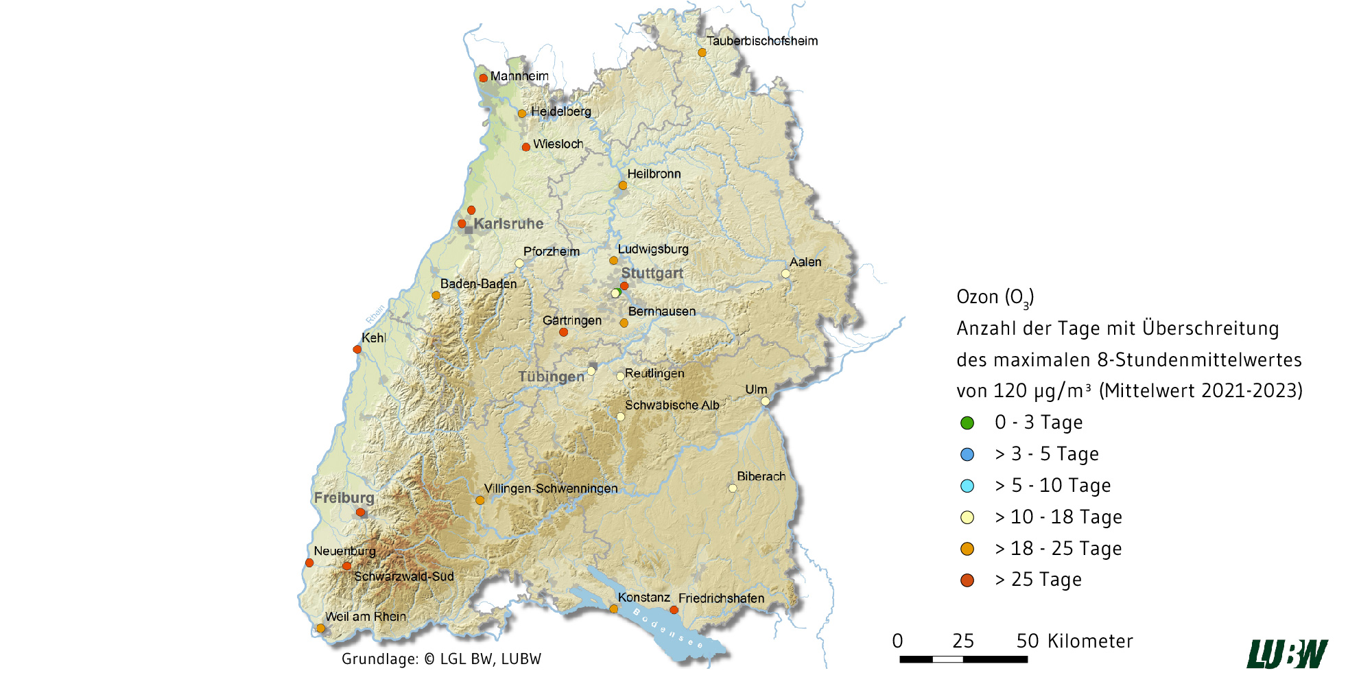 In einer Karte von Baden-Württemberg werden für alle Messstellen die jeweilige Anzahl der Tage mit Überschreitung des maximalen 8-Stundenmittelwertes größer als 120 µg/m³, gemittelt für die 3 Jahre 2021, 2022 und 2023 dargestellt: Die Darstellung erfolgt entsprechend des Messergebnisses für jede Messstelle als farbliche Markierung.