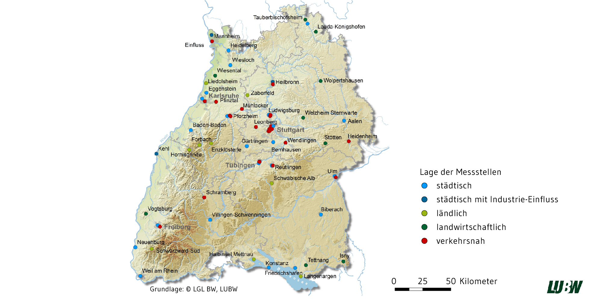  Karte Baden-Württembergs, Dargestellt sind die Messstellen für 2023 in den verschiedenen Gebieten: ländlich, städtisch, städtisch mit Industrie-Einfluss, verkehrsnah und landwirtschaftlich. Im Raum Stuttgart sind besonders viele Messstellen.