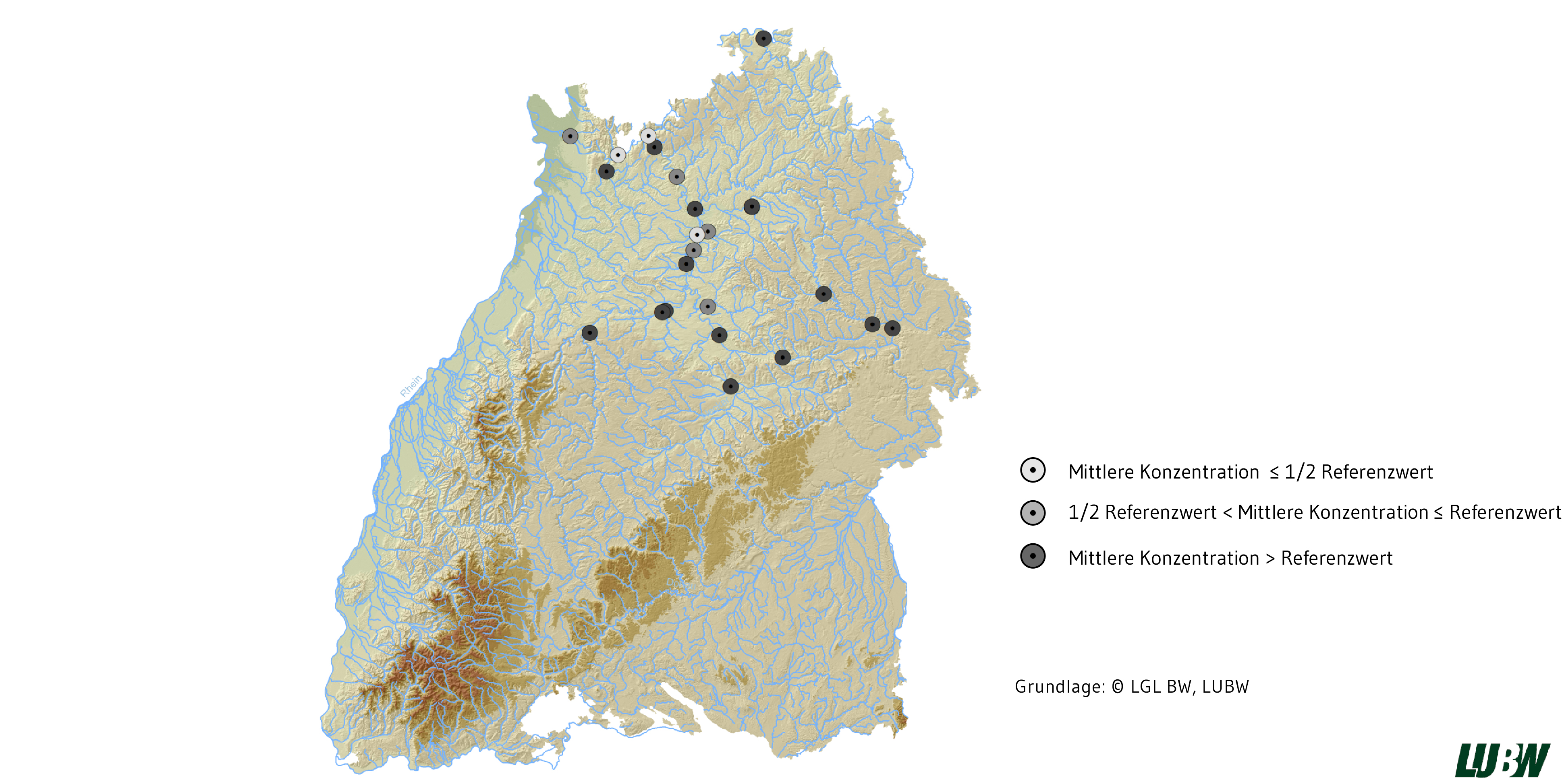 Karte Baden-Württembergs mit etwa 20 Punkten, die Messstellen an Gewässern symbolisieren. Die meisten Punkte sind schwarz gefärbt, was bedeutet, dass dort die mittleren Gewässerkonzentrationen oberhalb des Referenzwertes der Europäischen Union liegen.
